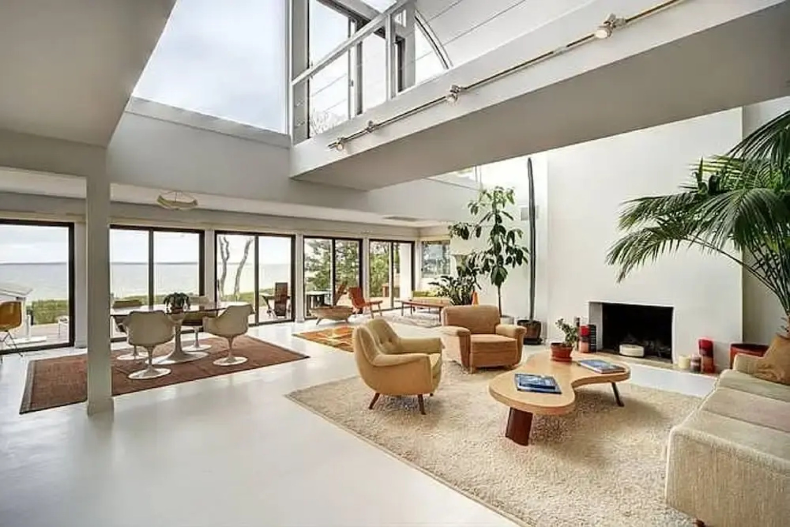 Sunset Villa by Rove Beachfront w Deck Pool