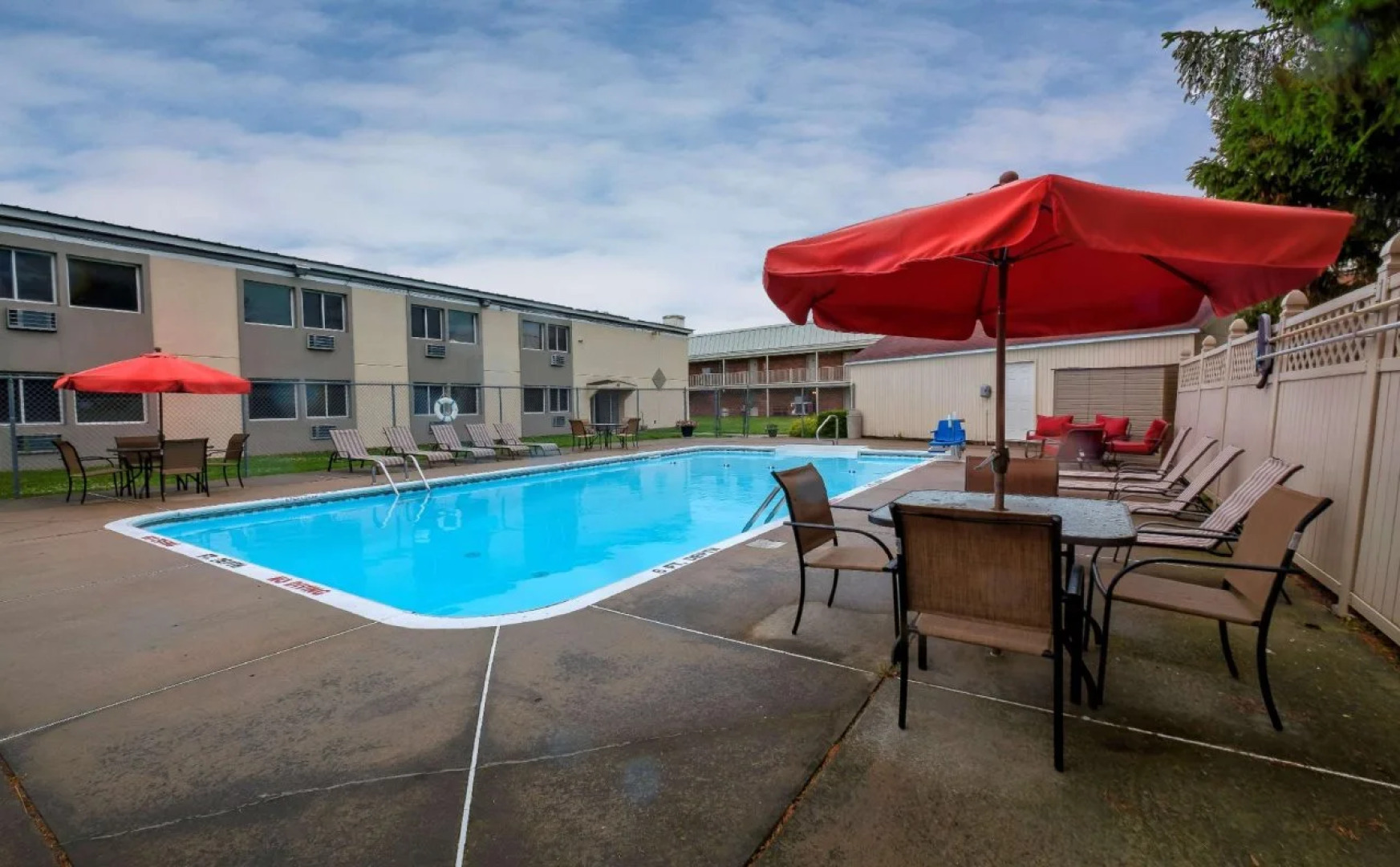Red Roof Inn & Suites Herkimer