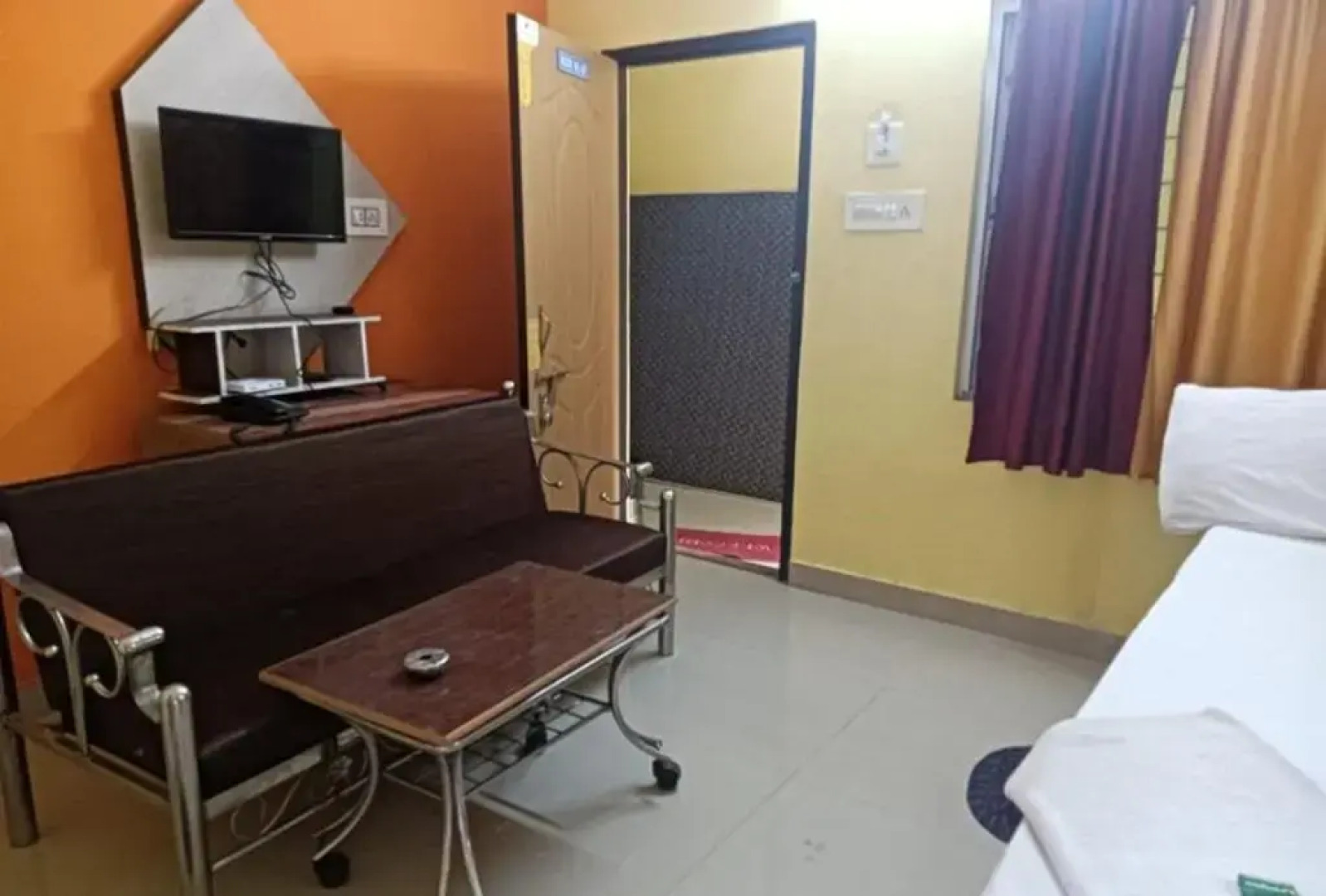 Trinayani Stay - 3 min Walk to Temple