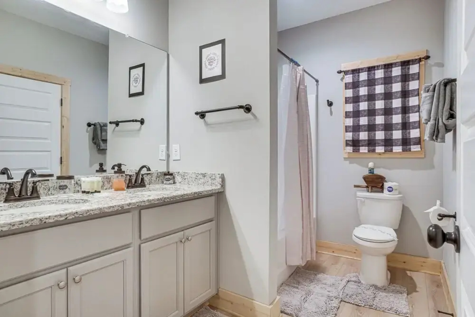 Hot Tub & EV Charger: Helen Getaway w/ Views!