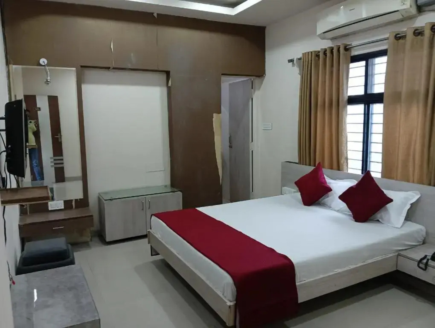 Tirupati Palace Hotel