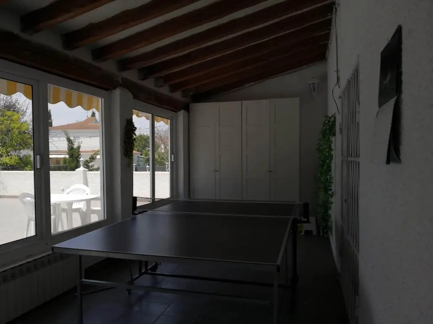 Villa con gran piscina en zona residencial