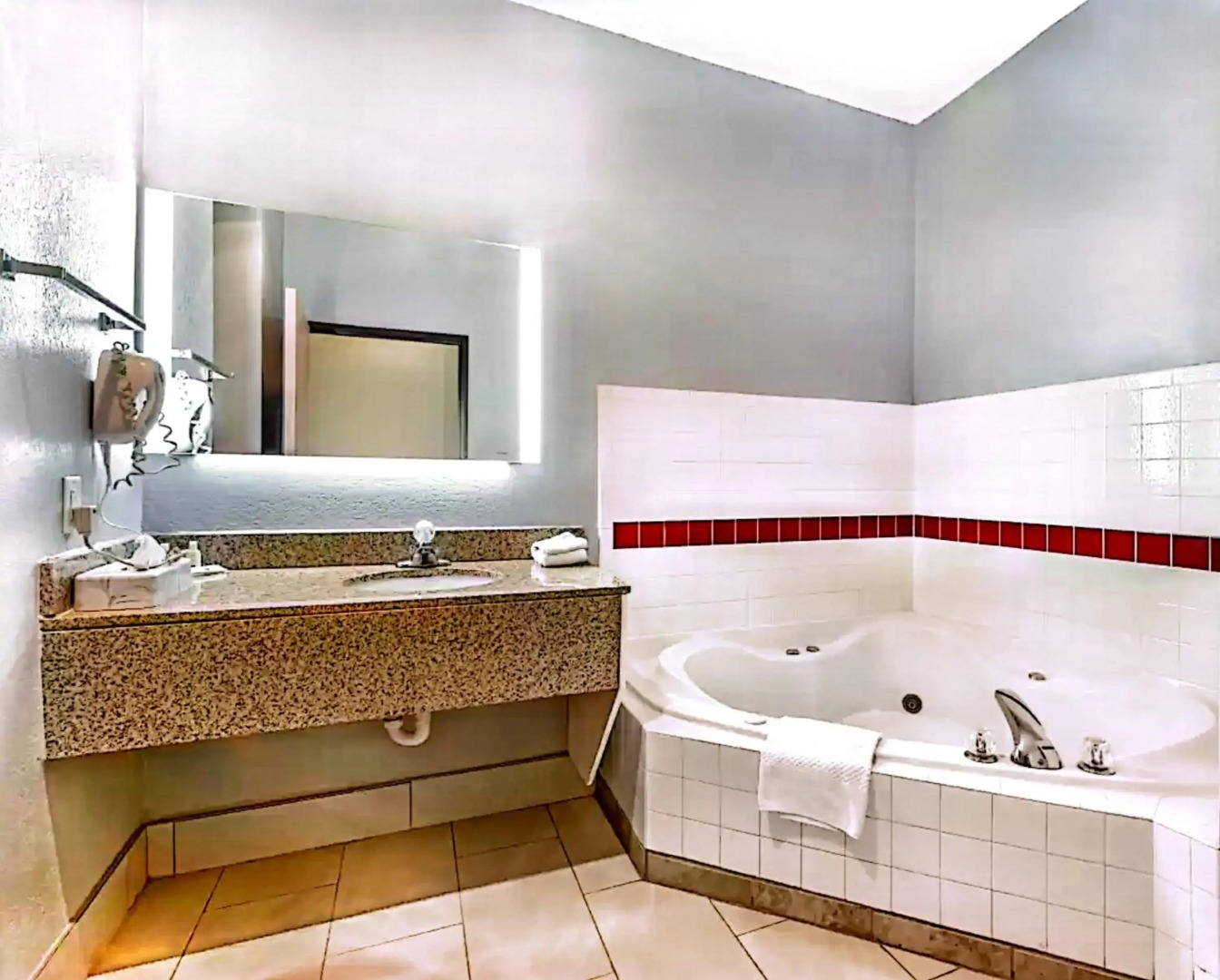 Quality Inn & Suites Manhattan