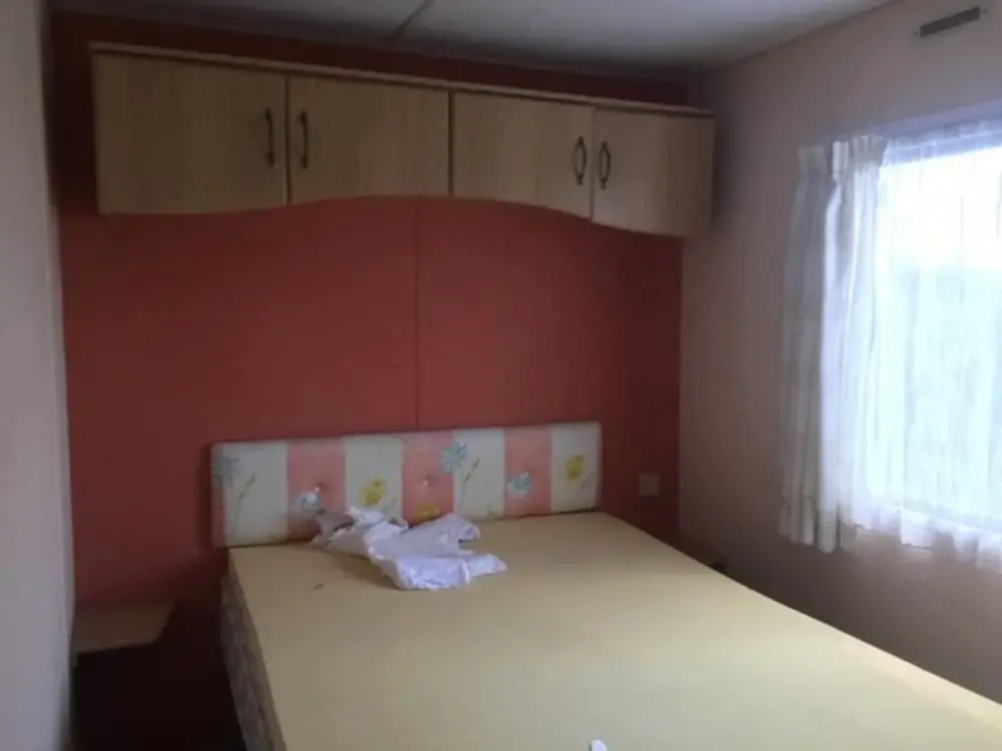 Beautiful 2 Bedroom 6 Berth Seaside Caravan