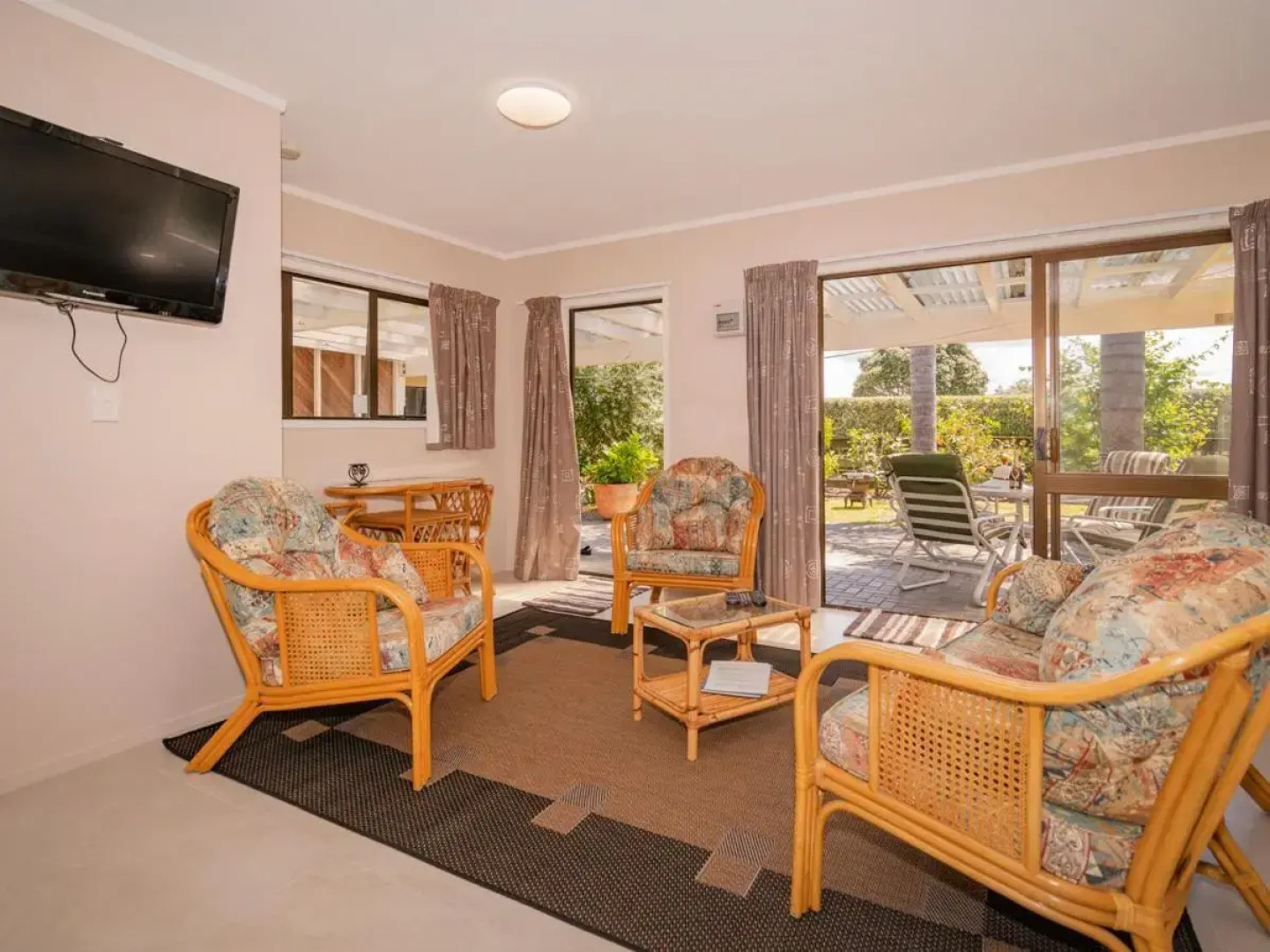 The Olive Grove Retreat - Matarangi Holiday Unit