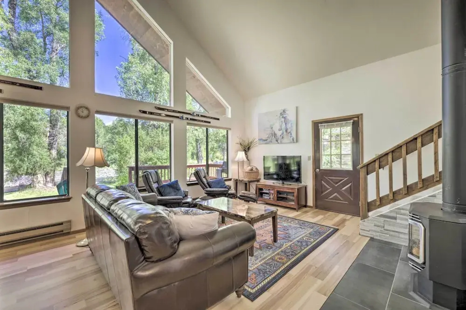 'the River Home' Cabin w/ Yard: Near Wolf Creek!