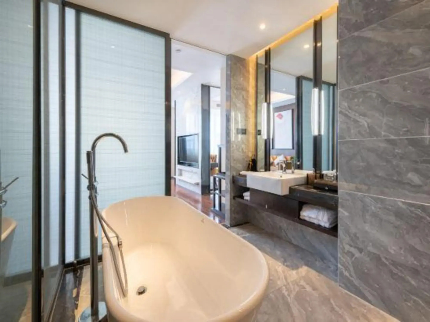 Huayang International Hotel