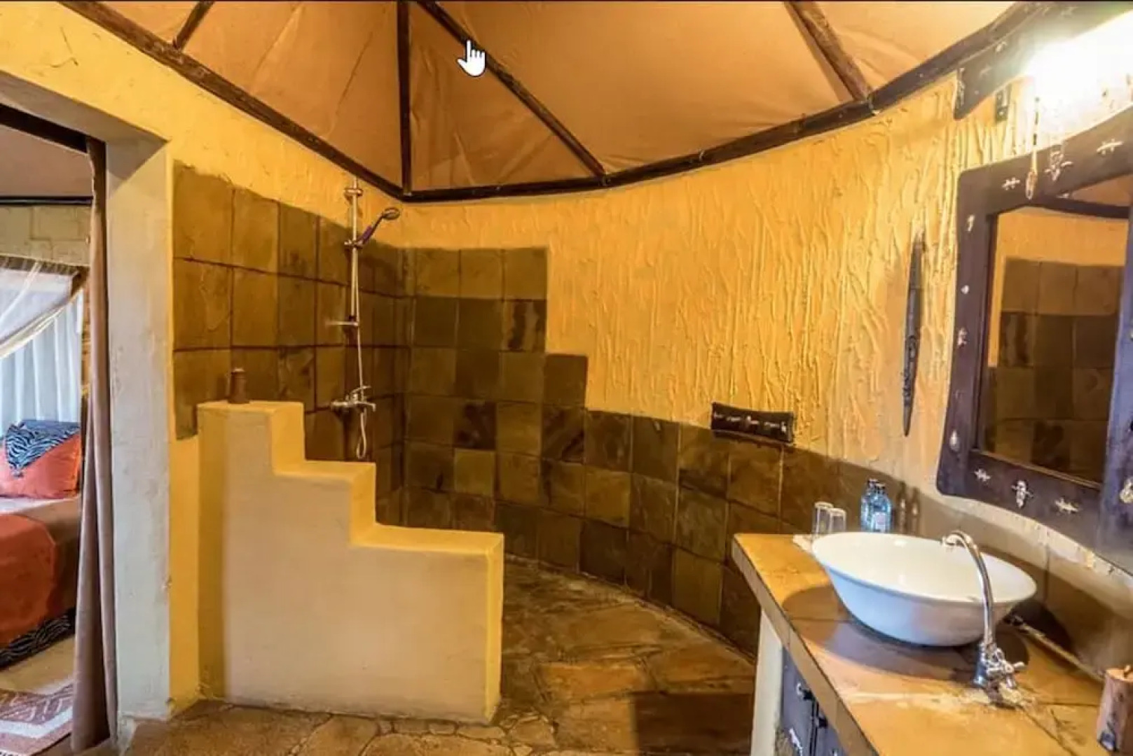 Rhino Watch safari Lodge