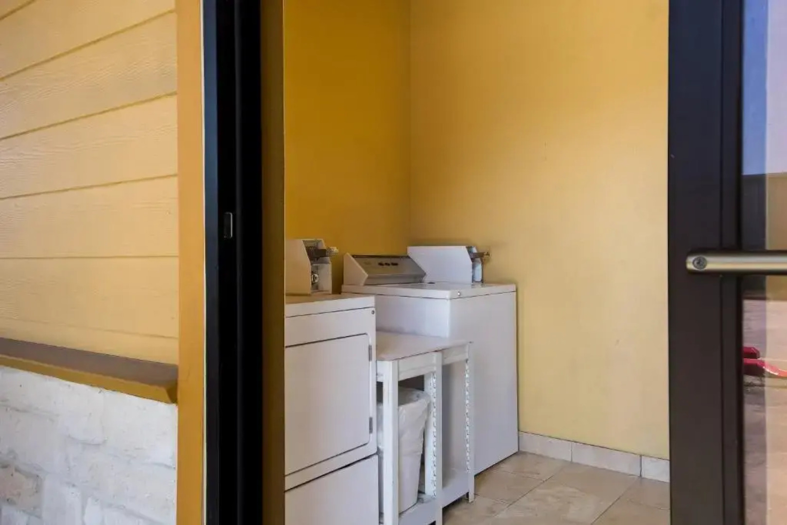 Scottish Inn & Suites