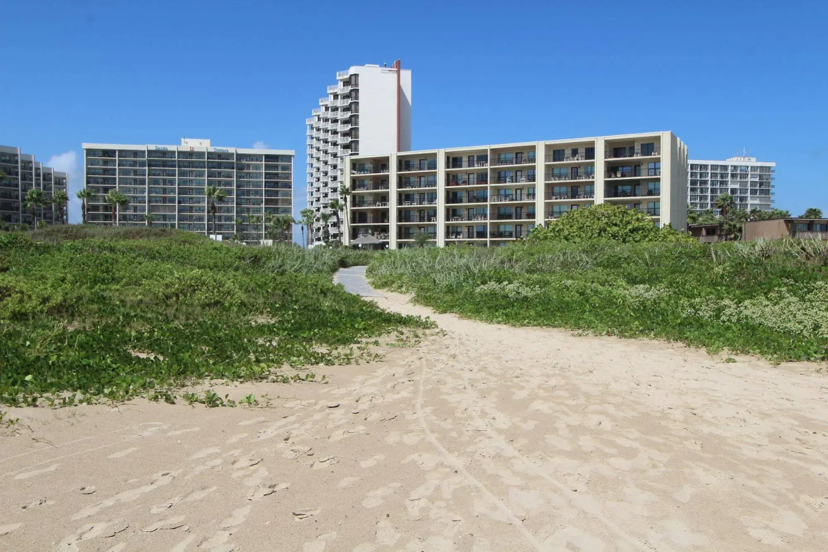 Royale Beach and Tennis Club