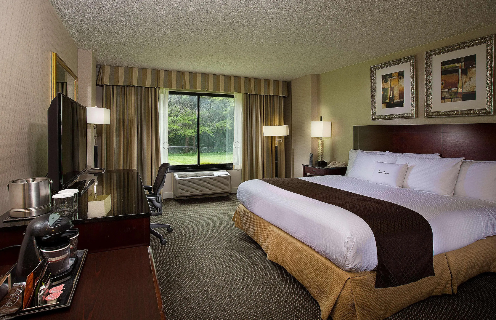 DoubleTree by Hilton Charlotte Airport