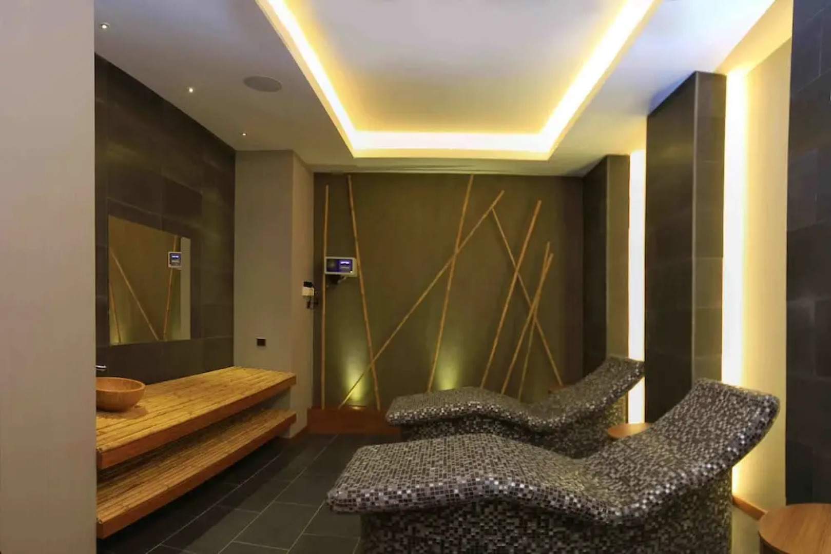 Sky Tower Deluxe Hotel