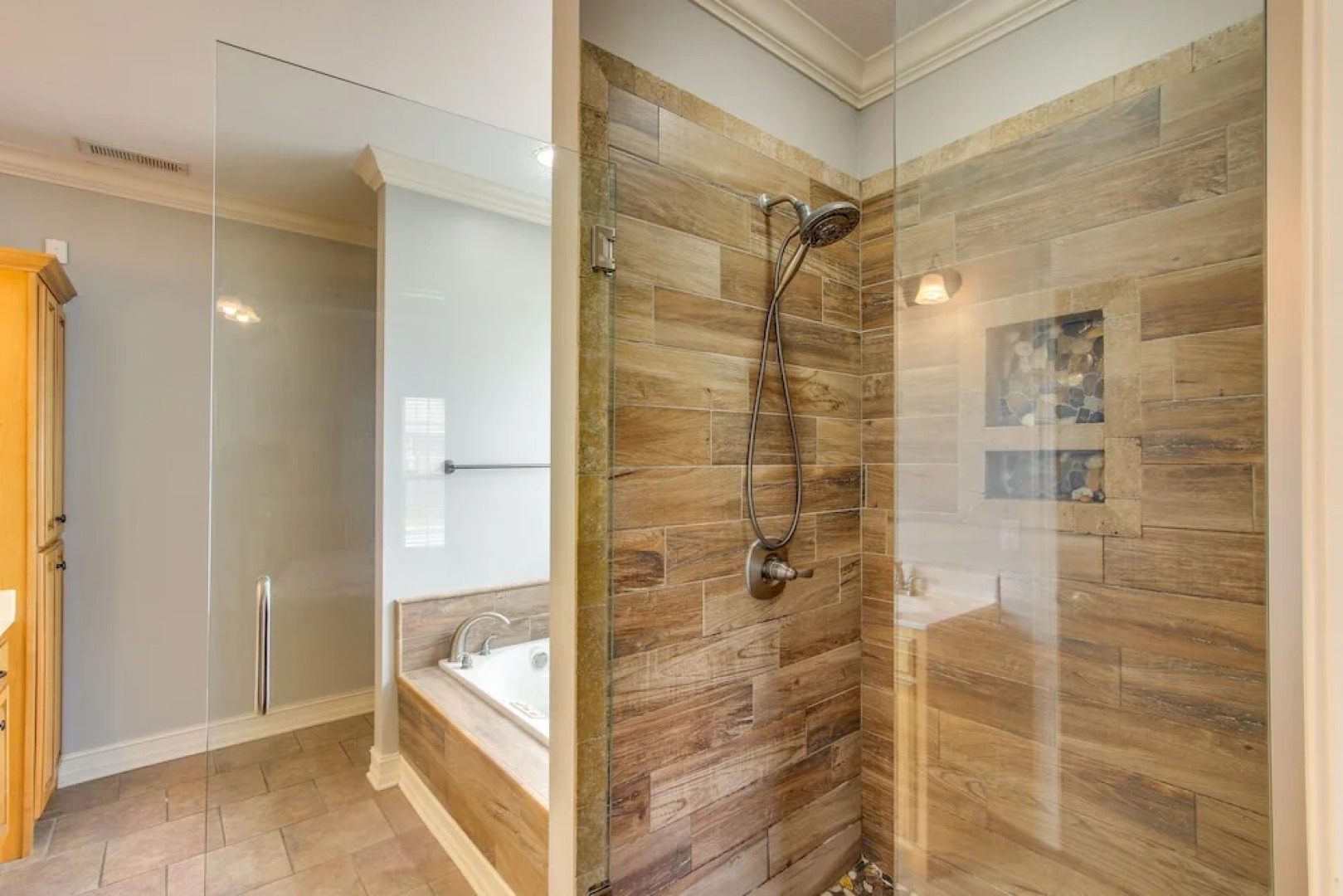 Muscle Shoals Home < 3 Mi to Recording Studios!