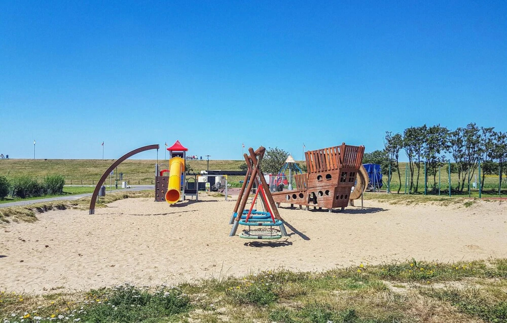 Awesome Home in Friedrichskoog-spitze With 2 Bedrooms and Wifi