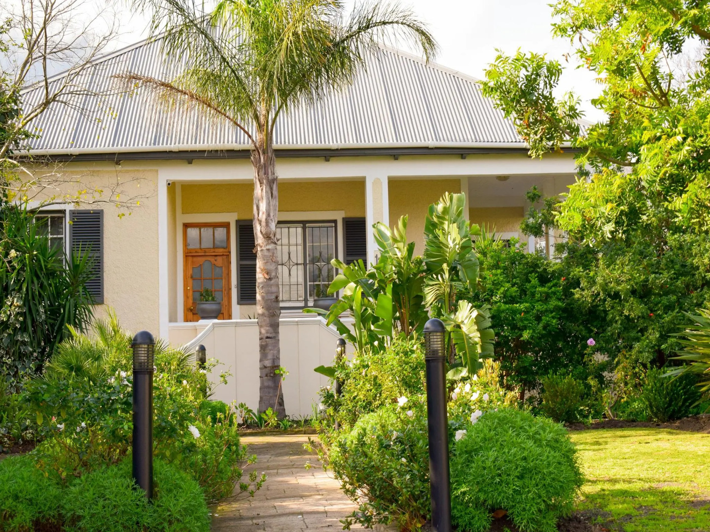 Auberge Alouette Guesthouse