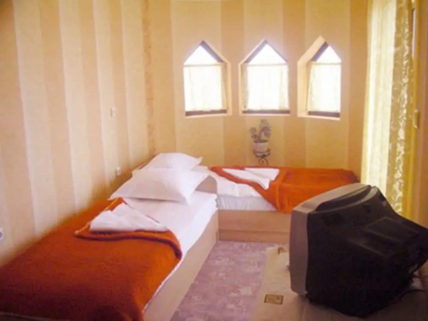 Sunny - Viki Guest House