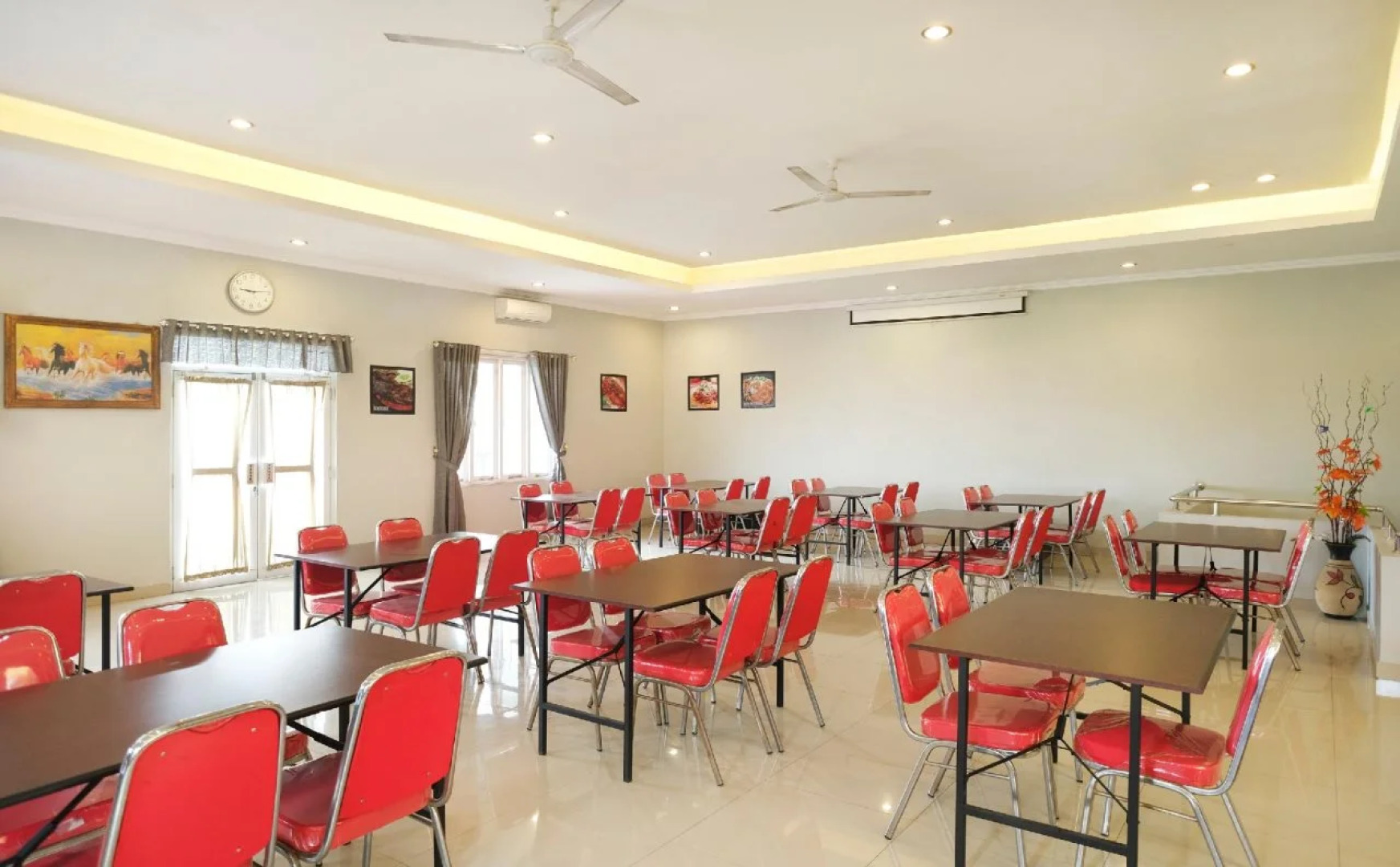 RedDoorz Plus @ Hotel Star 88