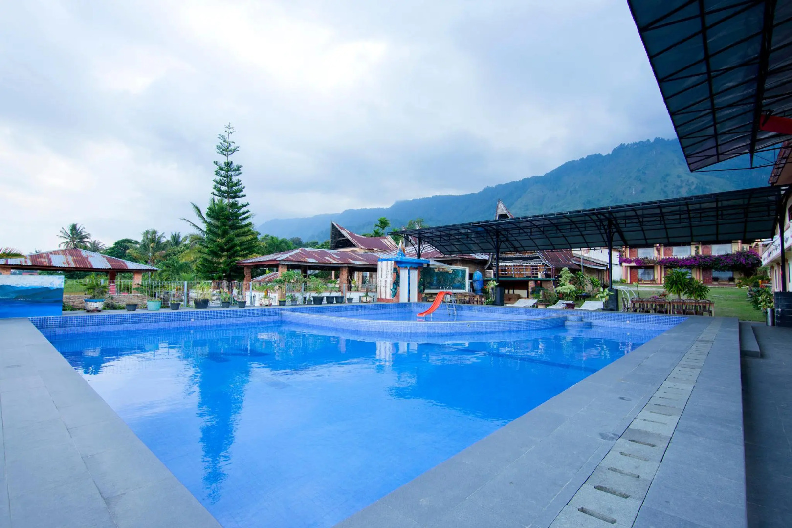 OYO 2208 Thyesza Hotel