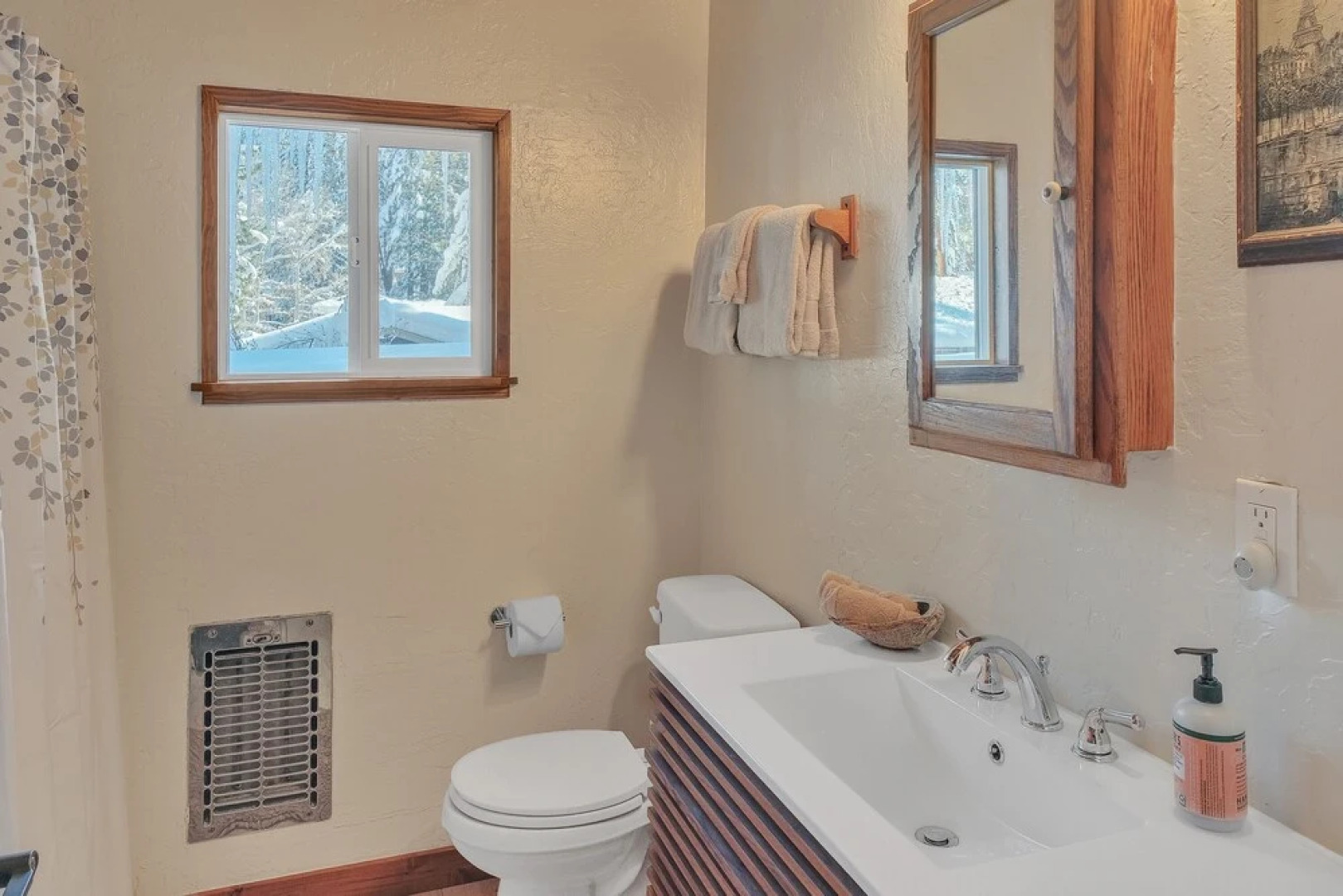 South Tahoe Rustic Home! Sleeps Over 10! 5 Bedroom Home by Redawning