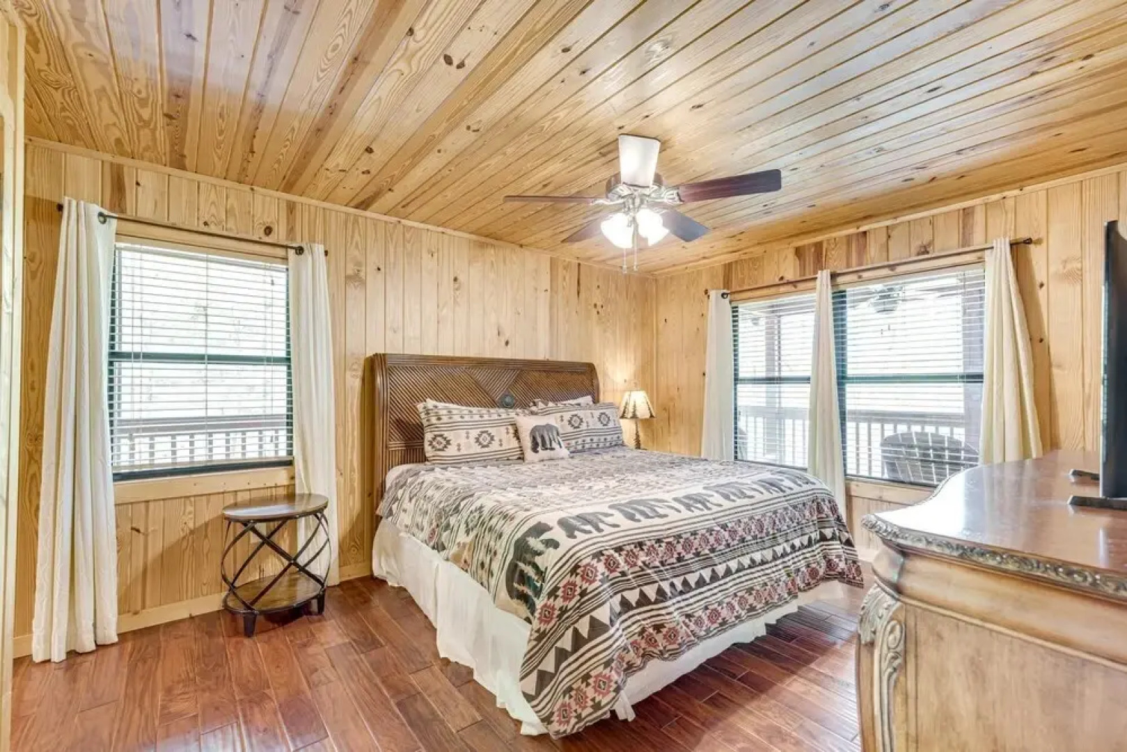 Sage Grass Retreat Wears Valley Cabin w Hot Tub Game Room Wraparound Deck