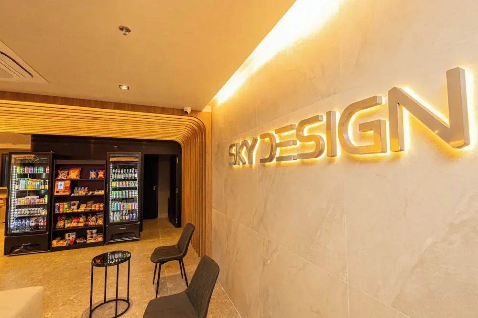 Sky Design Alphaville Housi by Anora