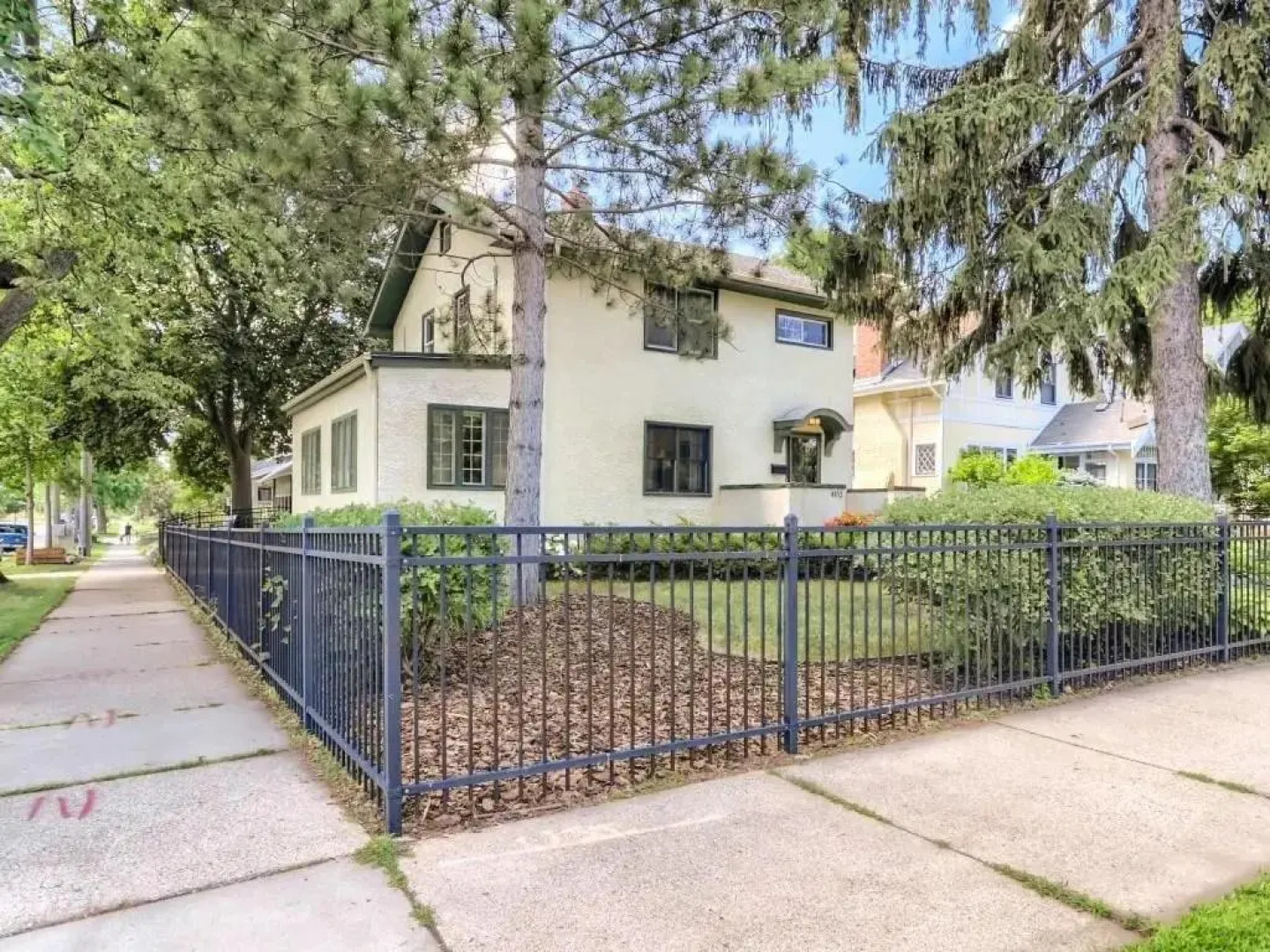 East Harriet Gallery