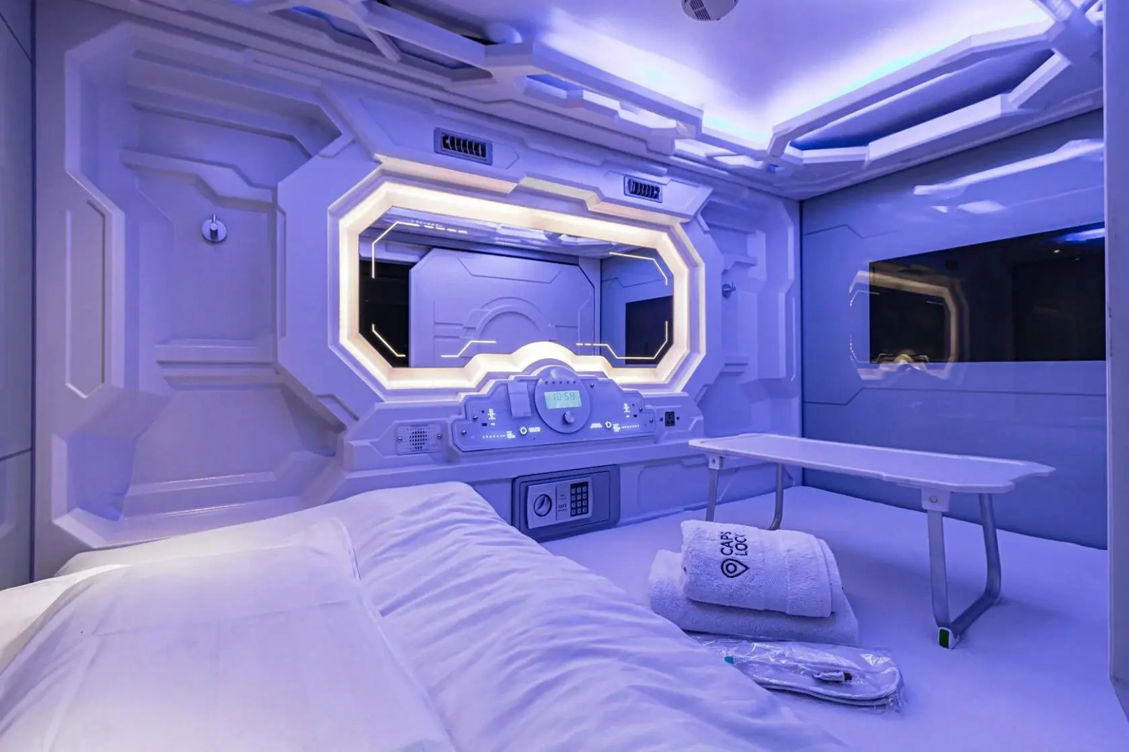 Отель Caps Lock Airport Hotel (Капс Лок Аэропорт)