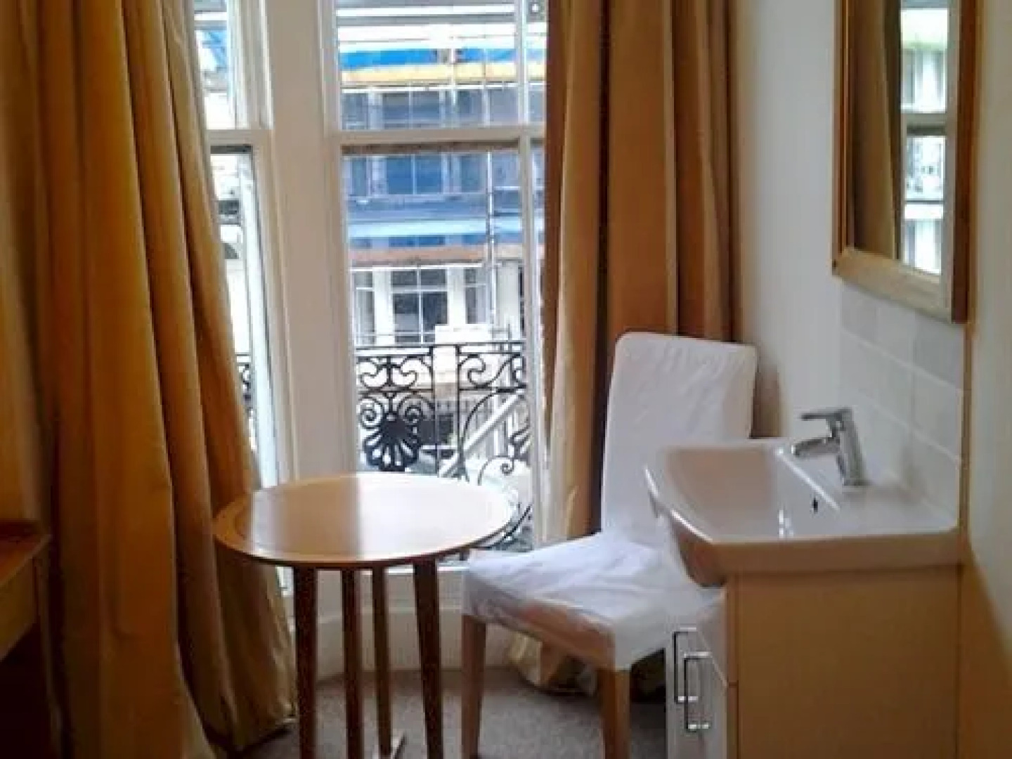 Sterling House Hotel