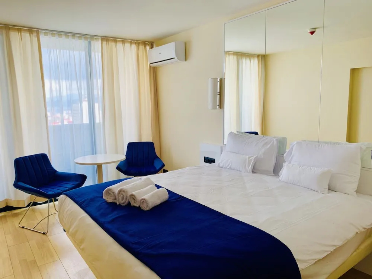 Апартаменты Royal Sea Breeze