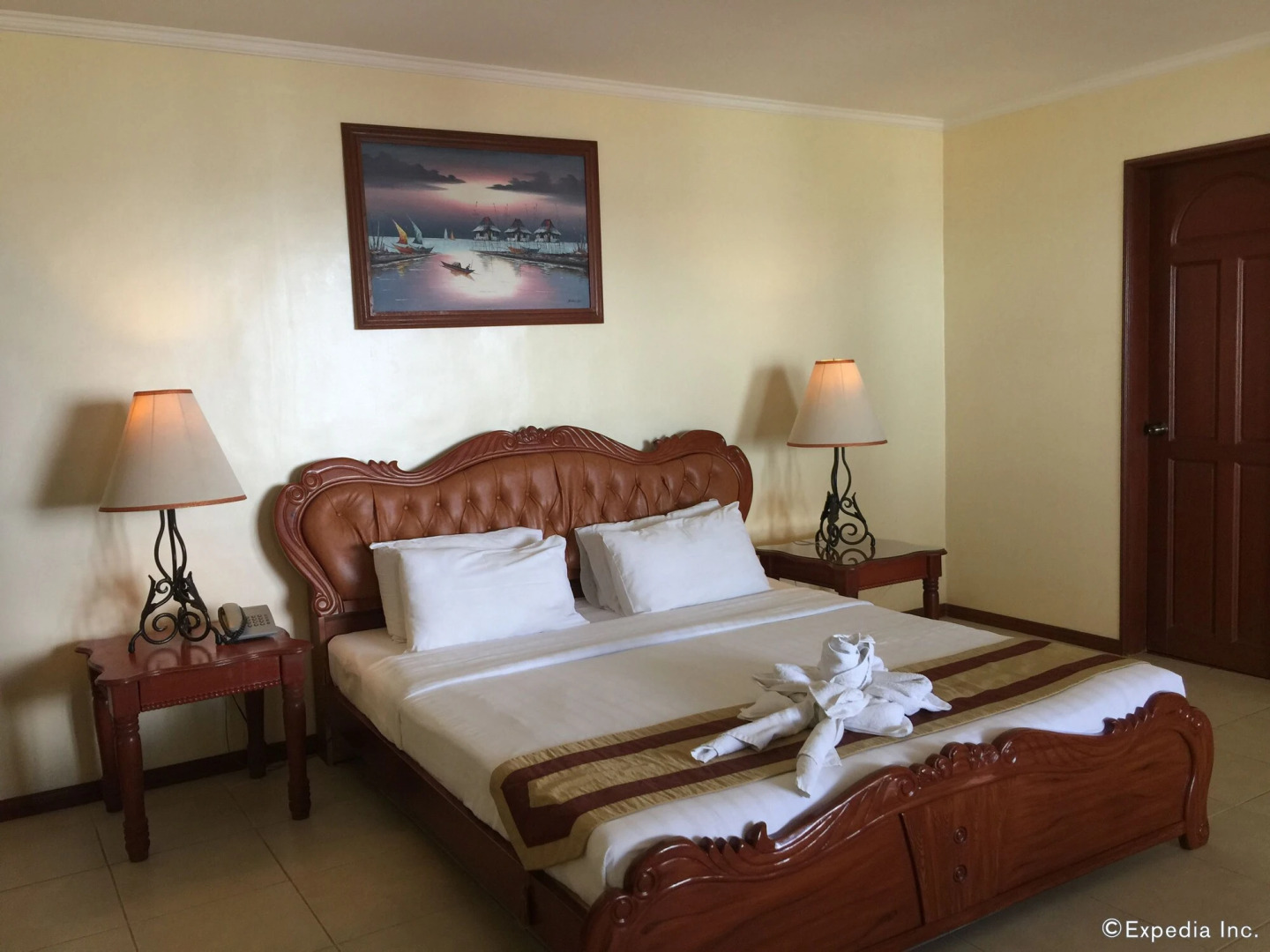 Alona Kew White Beach Resort