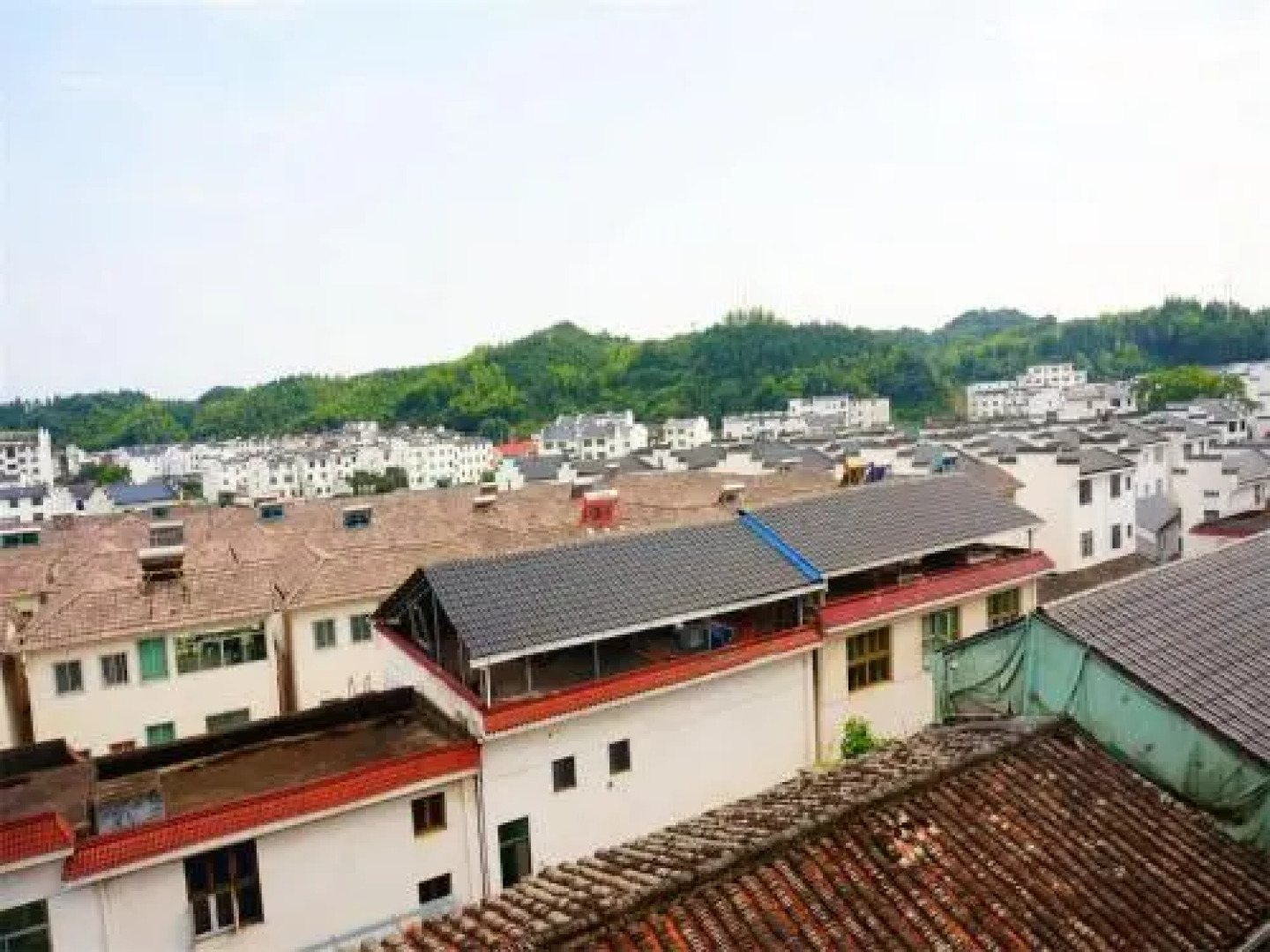 Wuyuan Huatian Youth Hostel