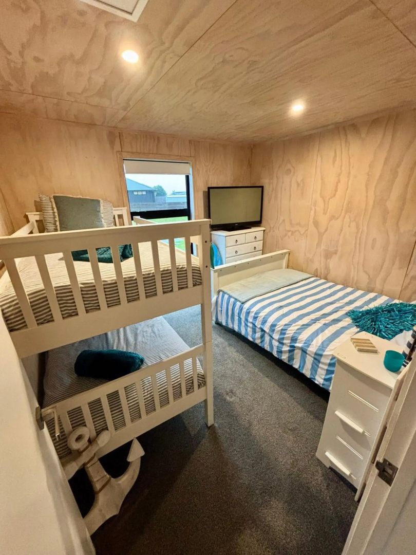 Black Beauty Retreat - Matarangi Holiday Home