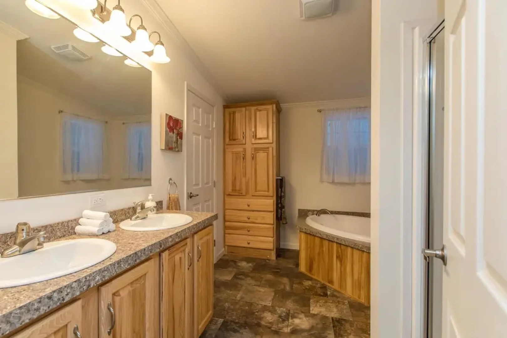 River Rock Walking Distance to Port Carling - Newer 3 bed 2 Bath