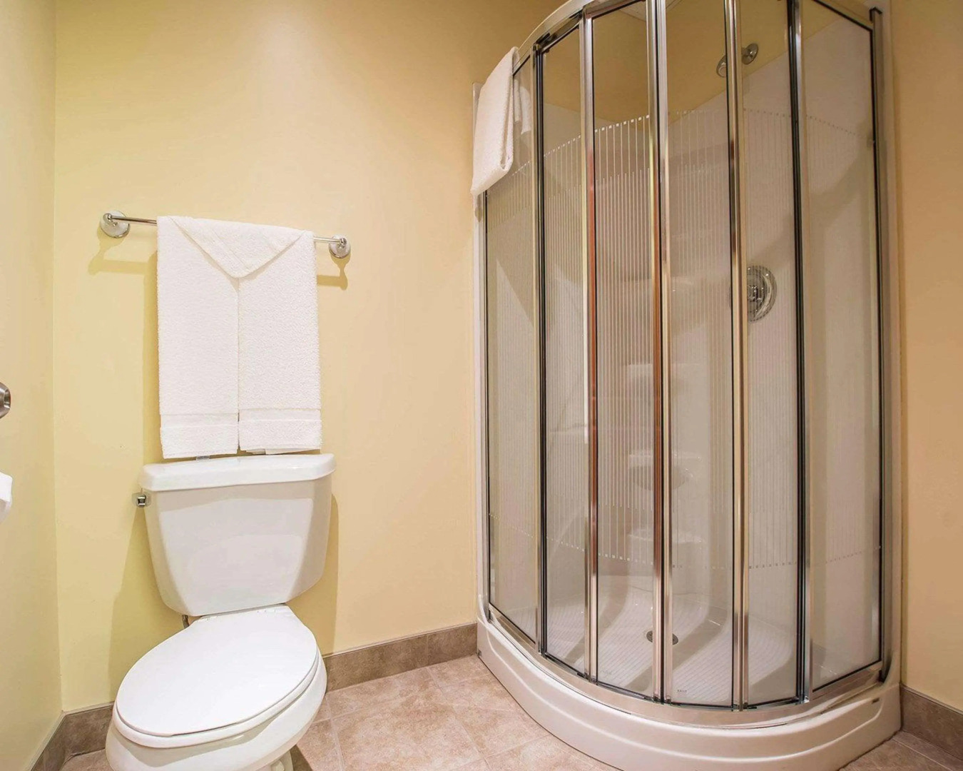 Econo Lodge Inn & Suites