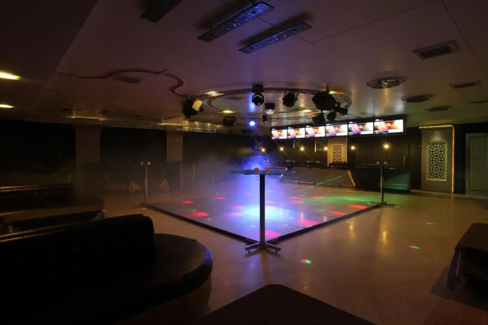 Wingston A TreeHouse Hotel Mathura