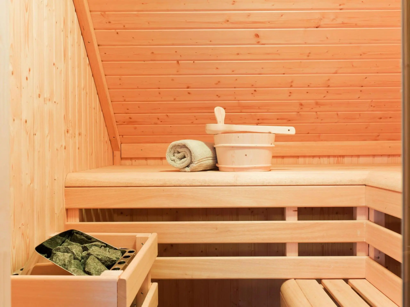 Luxurious group home with hot tub in Vlagtwedde