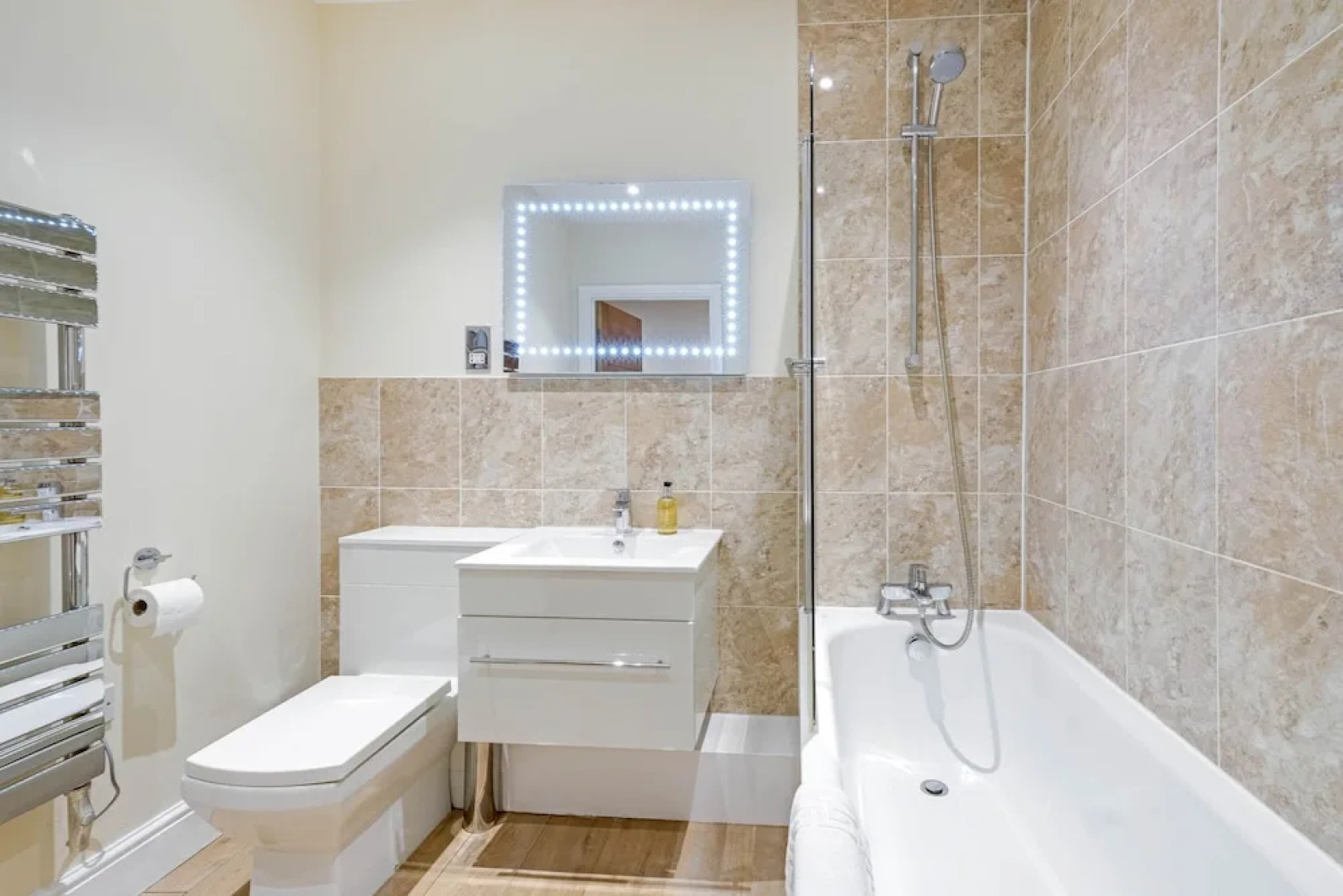 Luxury 3 Bedroom Apartment with Parking