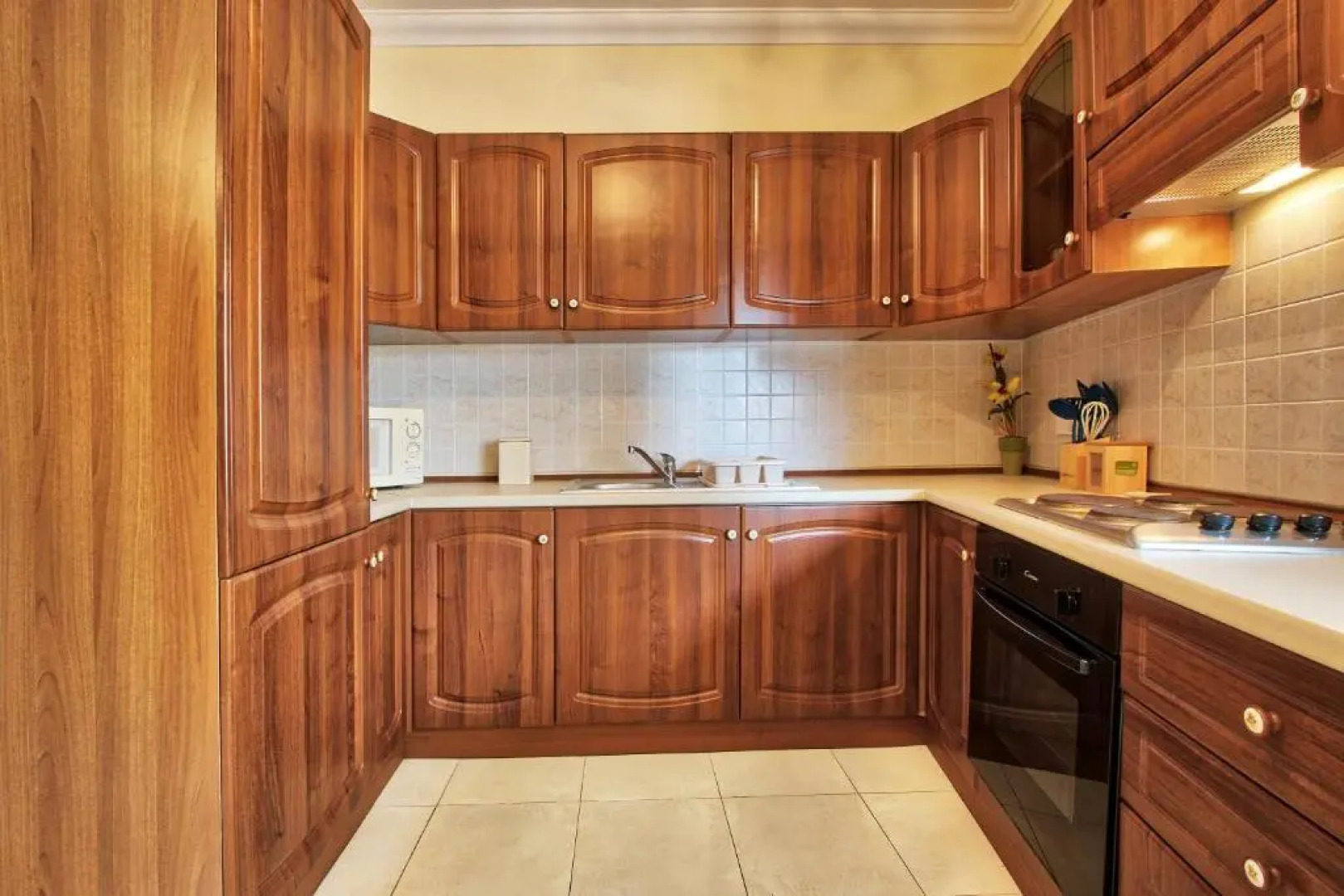 MS26 - Spacious Maisonette By The Sea