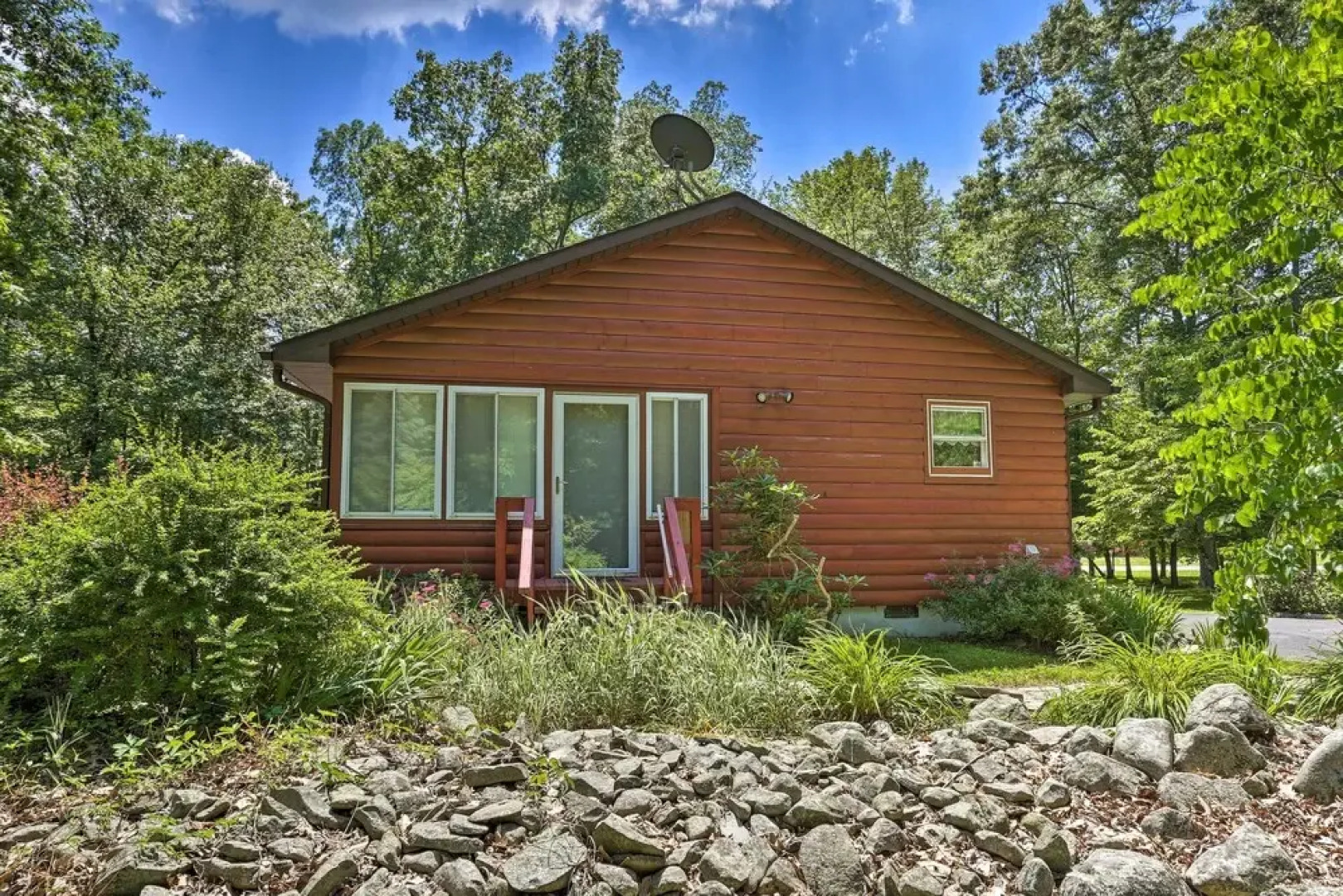 Hike + Ski: Log Cabin in East Stroudsburg!