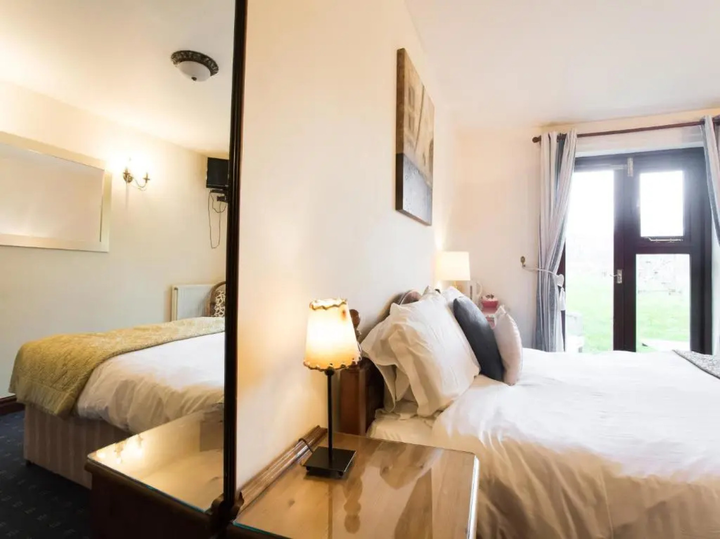 OYO Ye Olde Bowling Green Inn