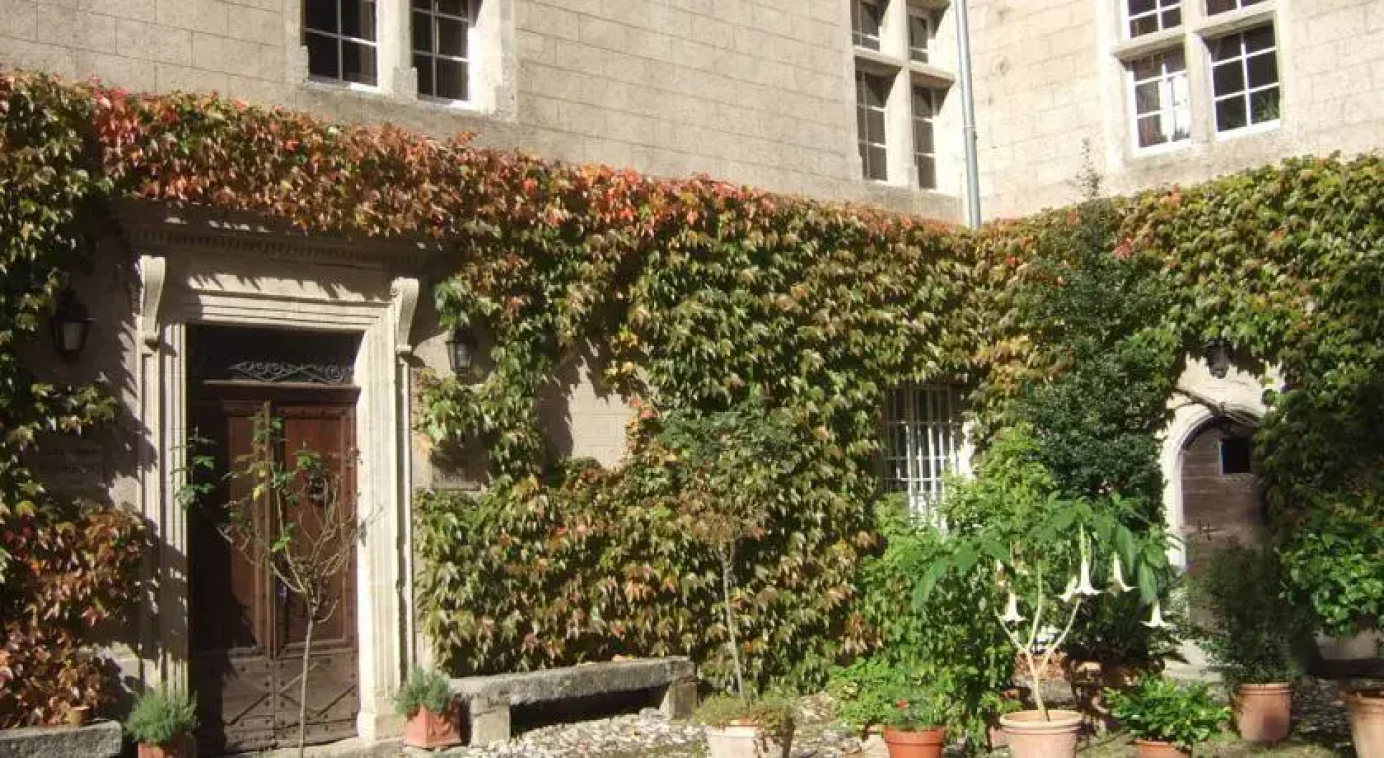 Le Castel De Burlats