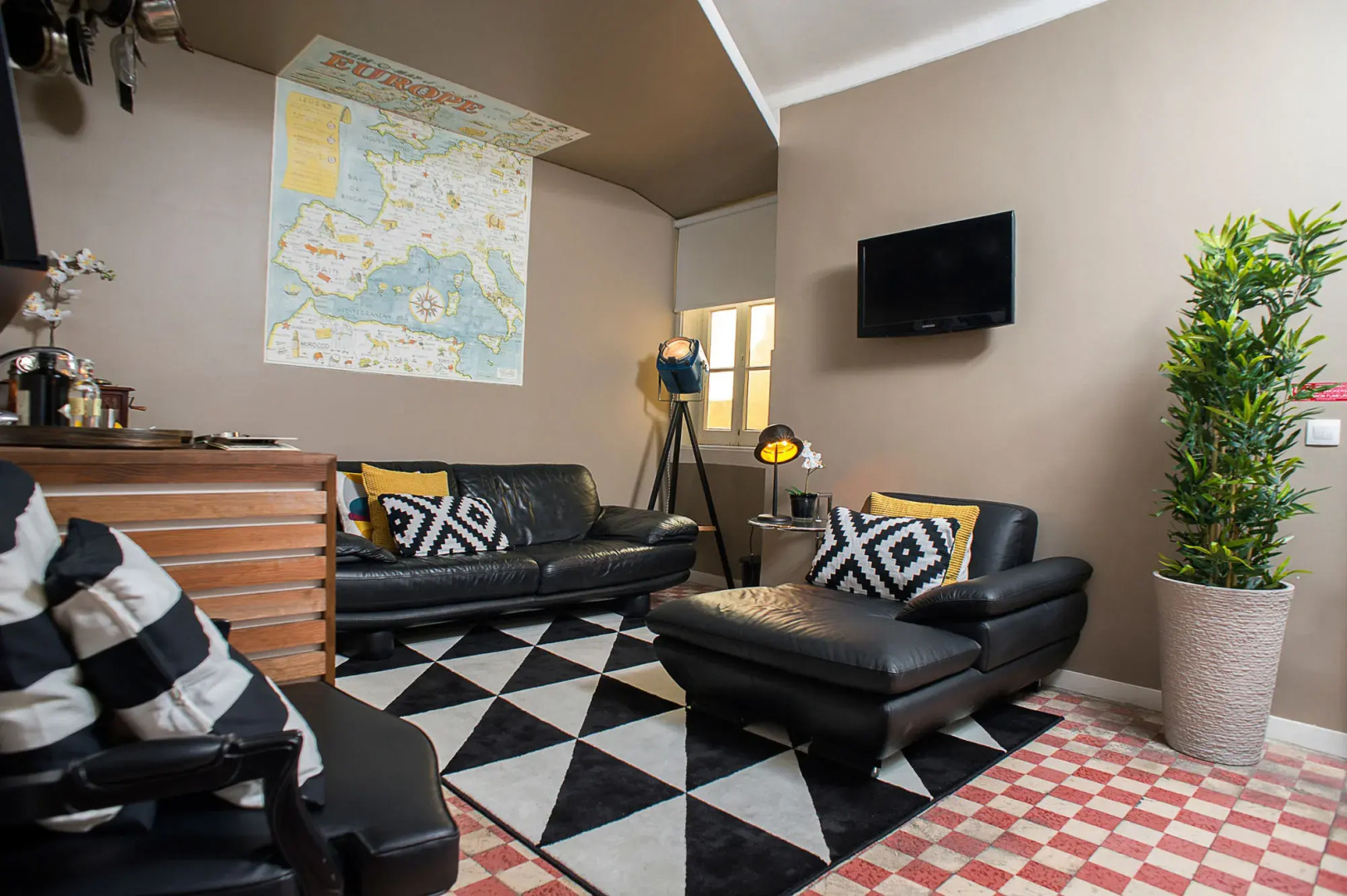 Passport Lisbon Boutique Hostel