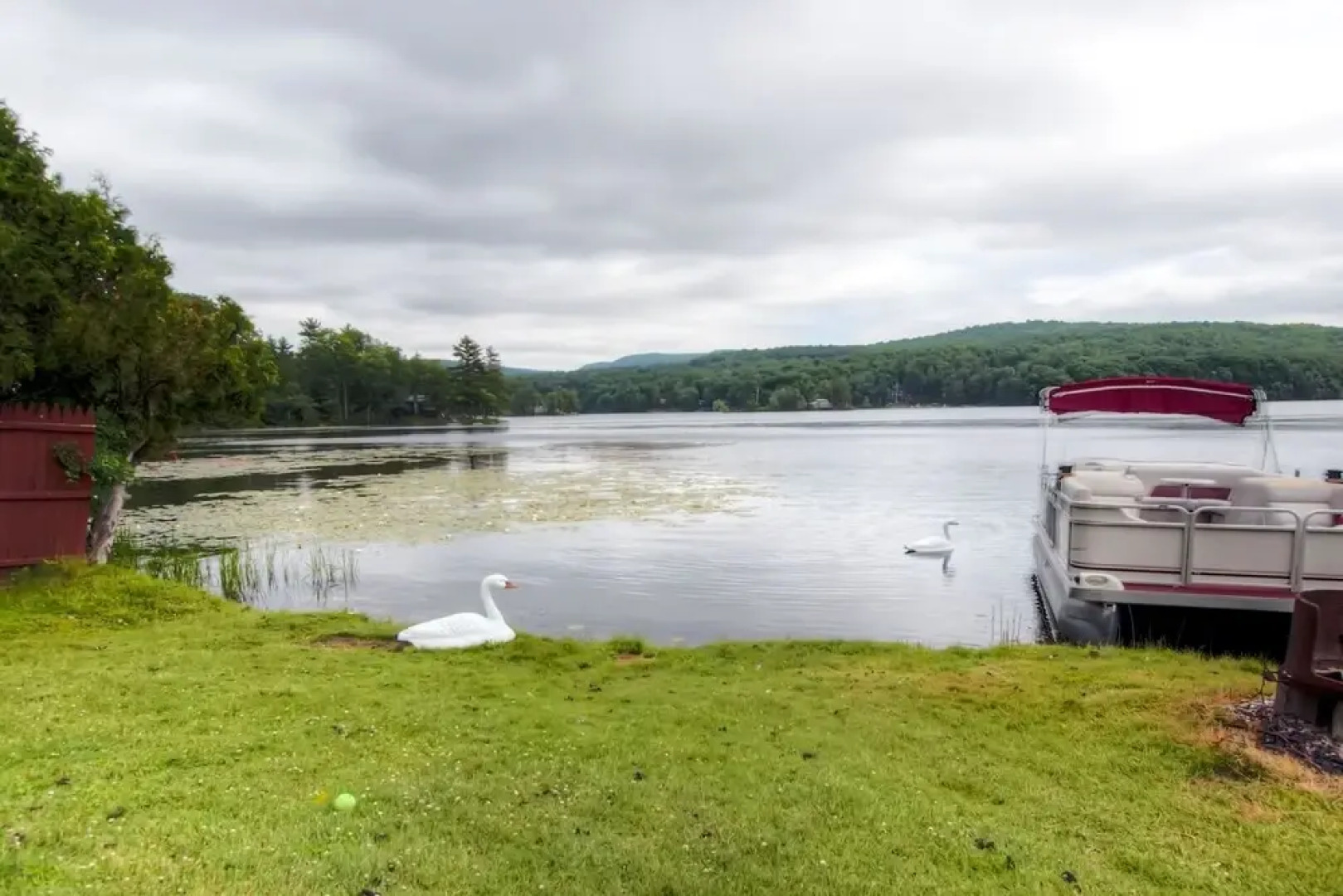 Kamp Koby - Lake Front Camp On Lake Hortonia 2 Bedroom Cabin by RedAwning