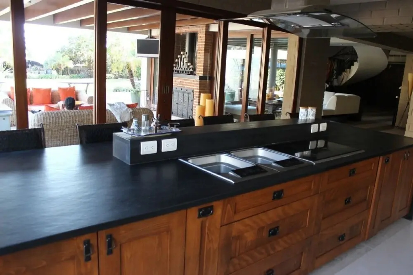 Beautiful House With Lake View