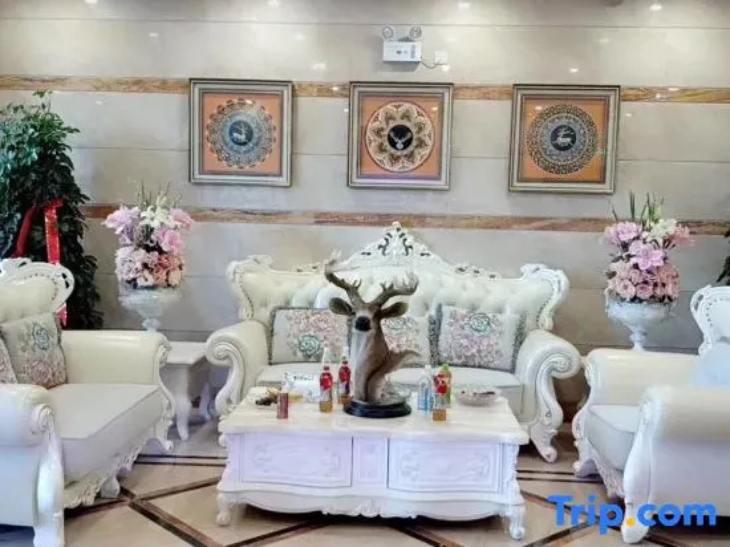 Ruo Rongbo Mei Hotel