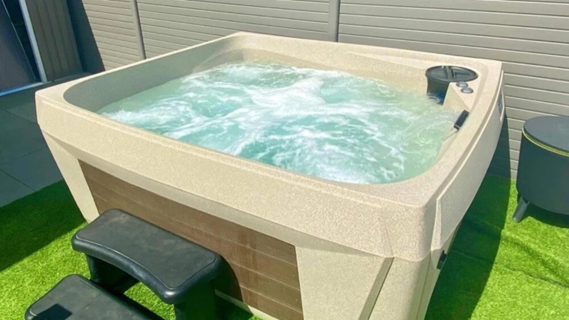 Lushness Lodge Hot Tub Lodge in Morpeth, England