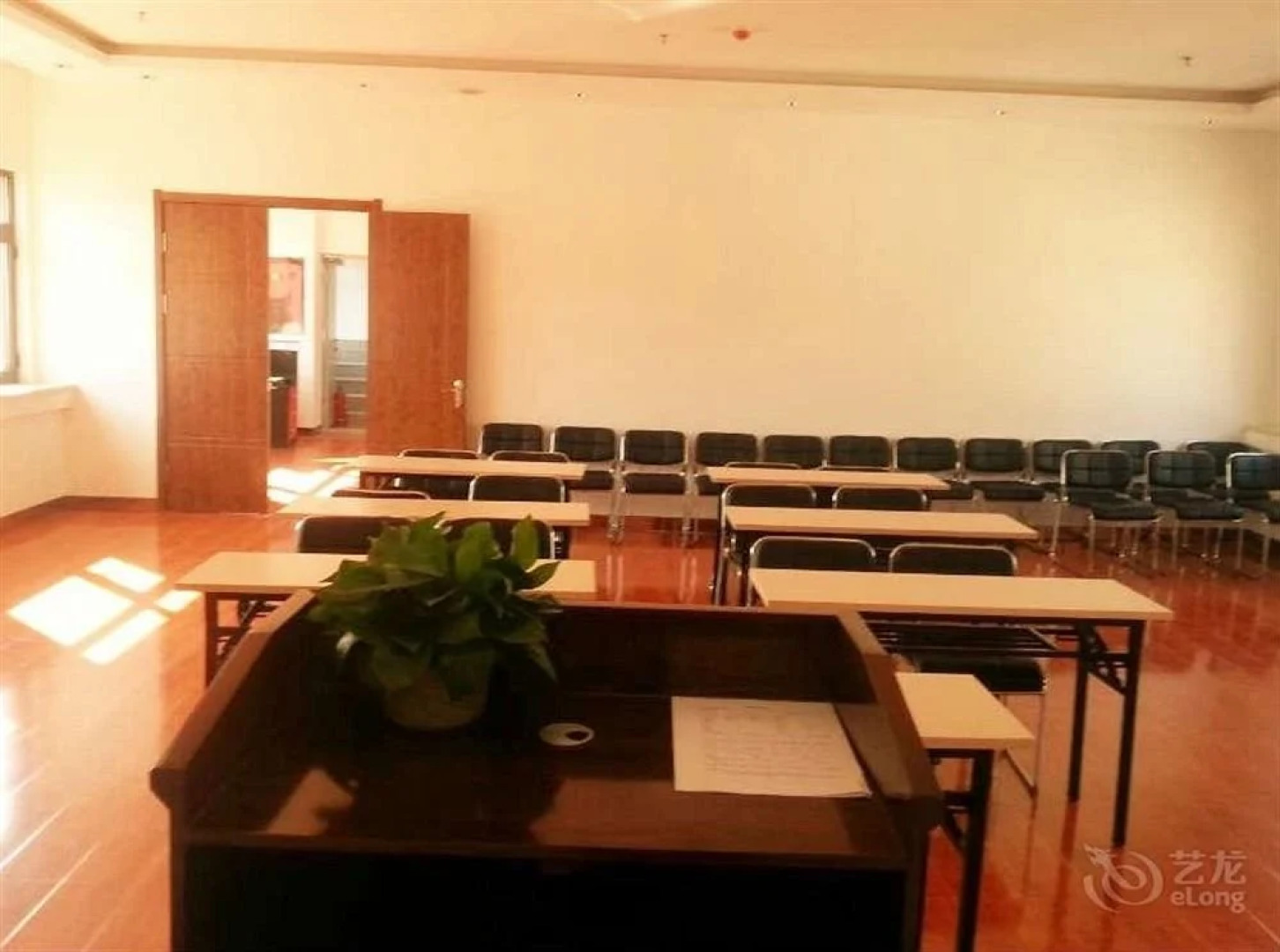 Hualian Business Hotel