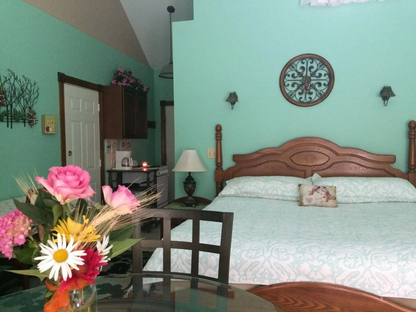 Spruce Hill Inn and Cottages