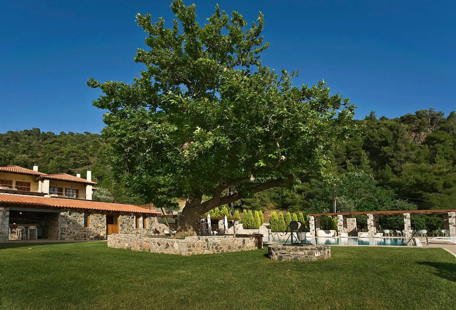 Kaminos Hotel by Nin & Bau