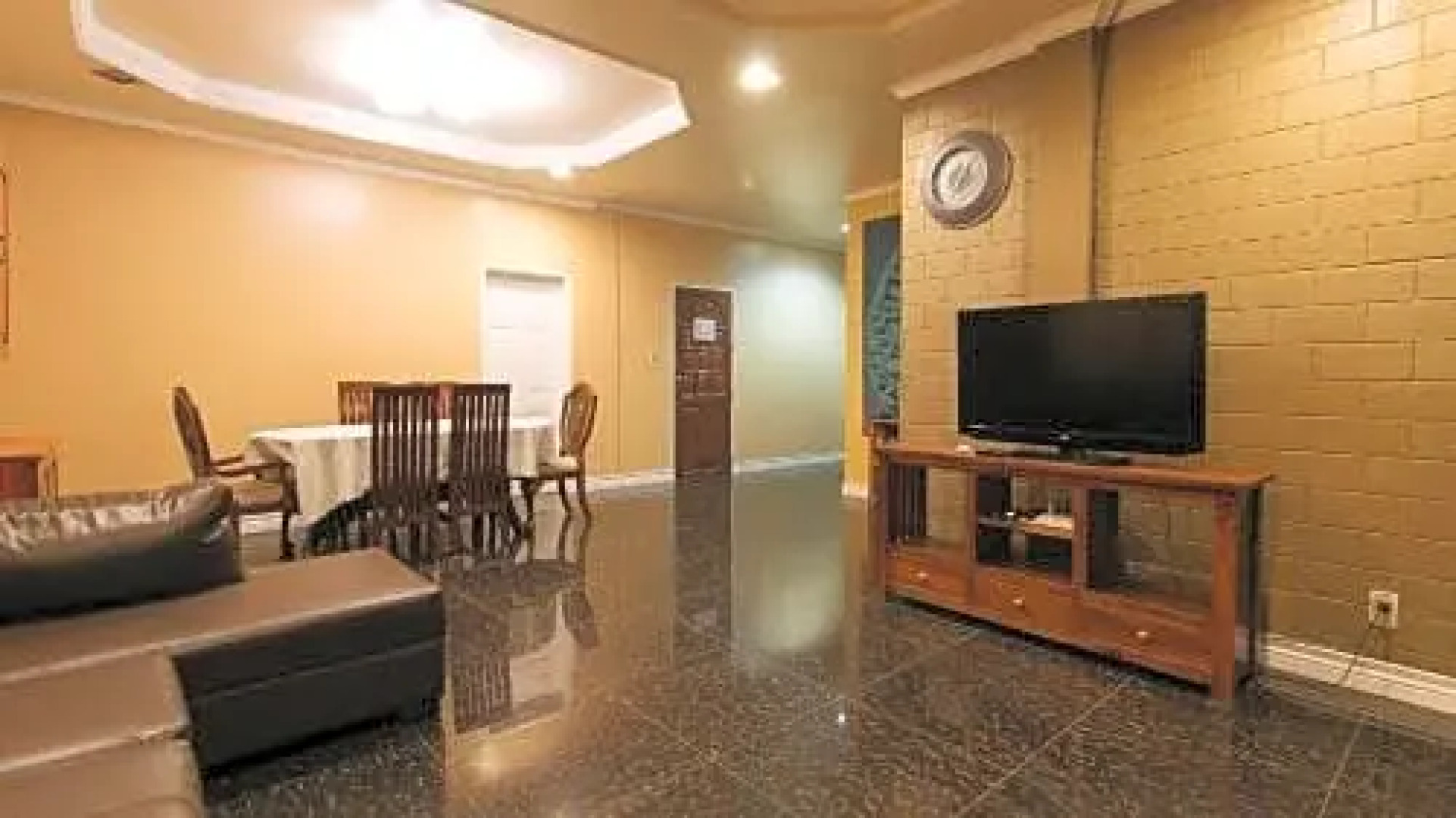 RedDoorz Plus @ Malabag Silang